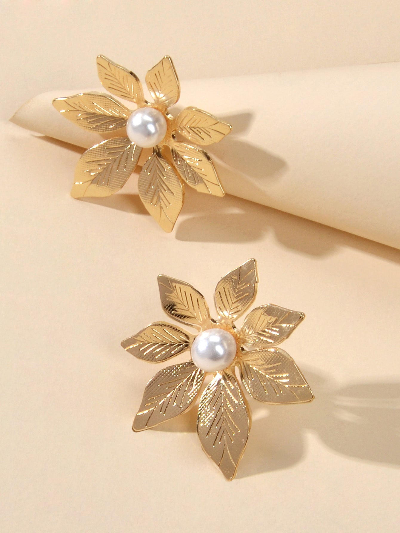 Fashion Pearl Decoration Gold Silver Leaf Hypoallergenic Stud Pierced Earrings-2