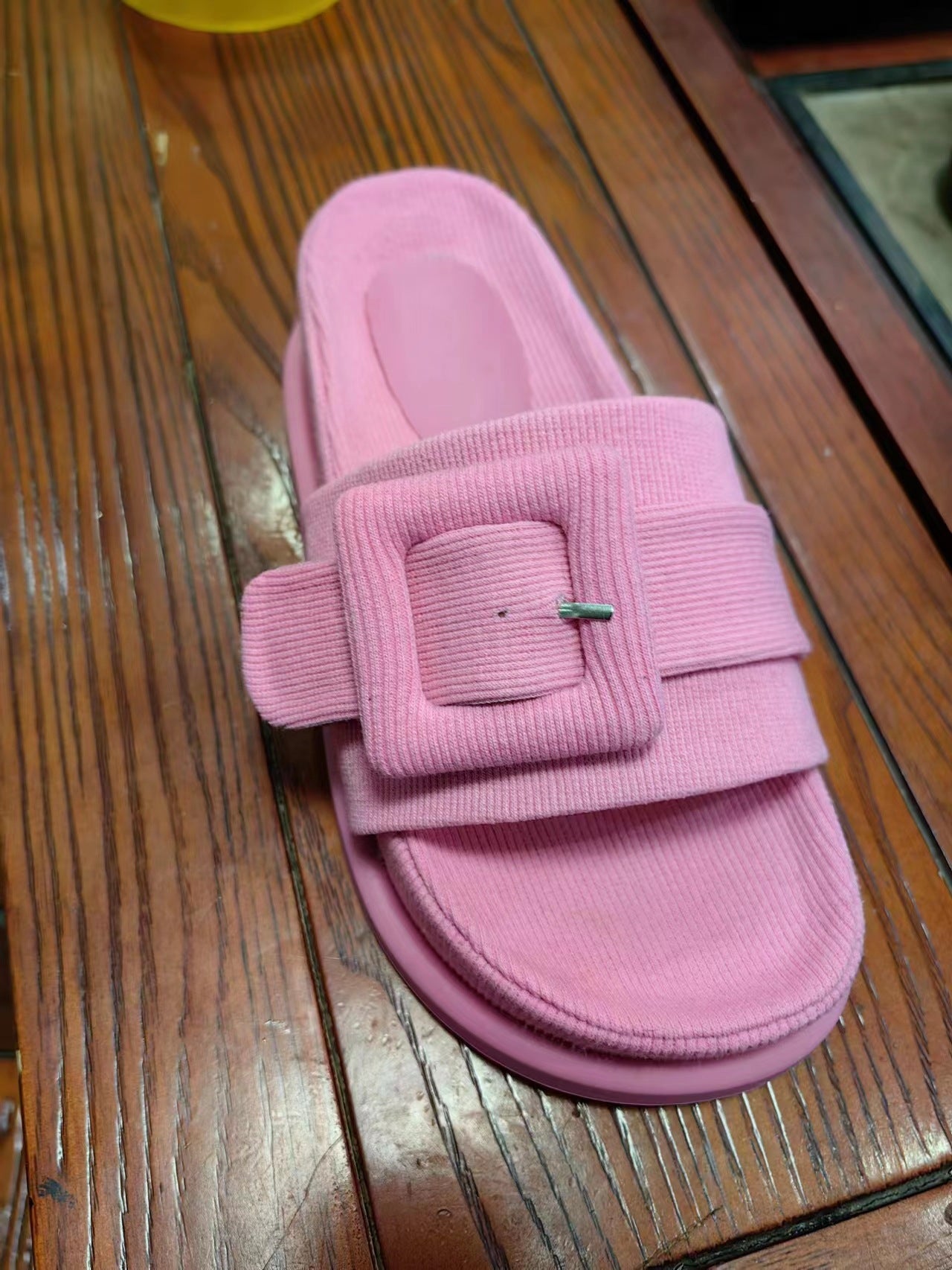 Su Yinyin's Same Classic Style with a Double Buckle, Thick-Soled, Flip-Flop Casual Thong Sandals for Women, Suitable for Summer Outdoor Wear