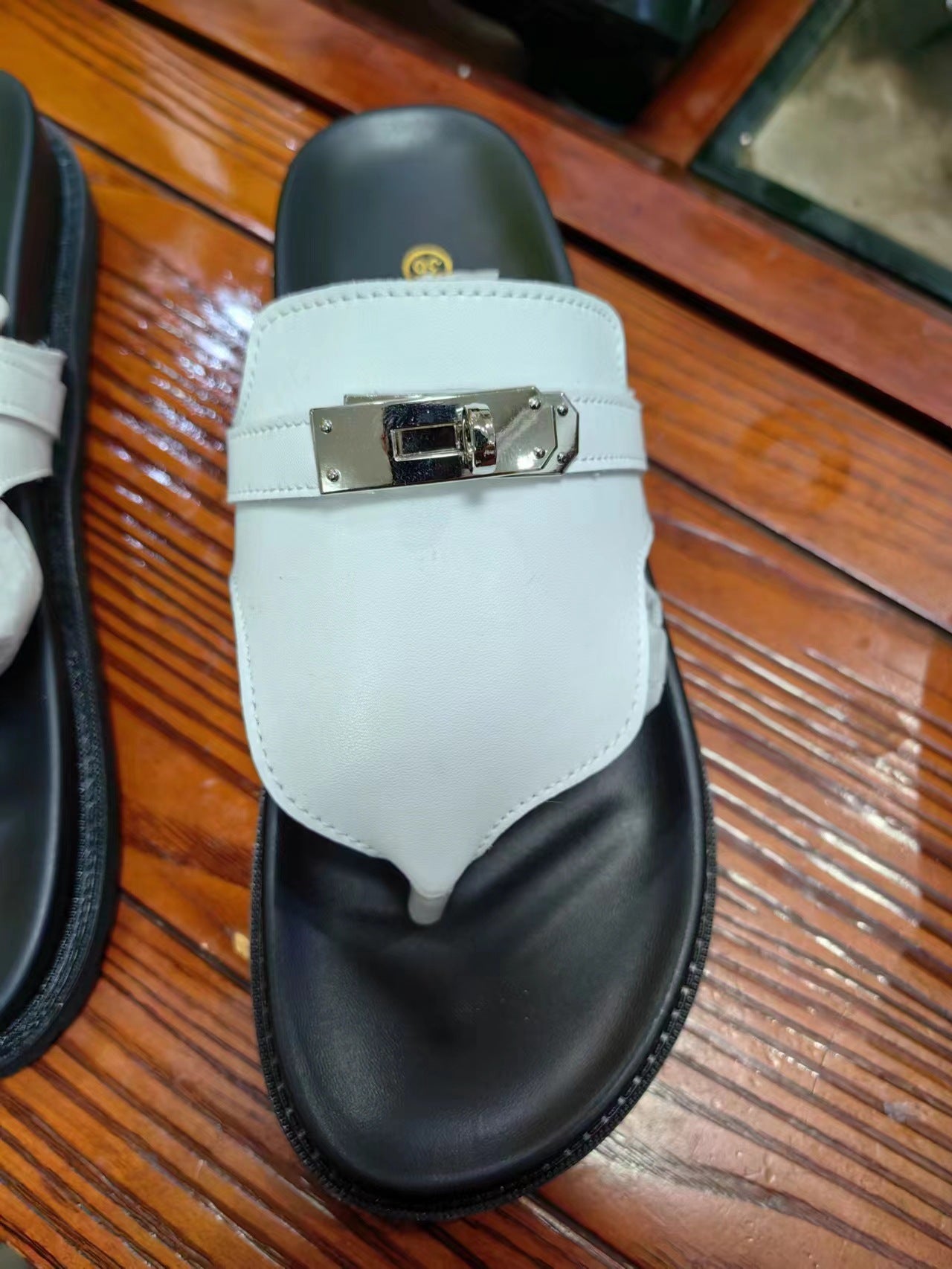 Su Yinyin's Same Classic Style with a Double Buckle, Thick-Soled, Flip-Flop Casual Thong Sandals for Women, Suitable for Summer Outdoor Wear