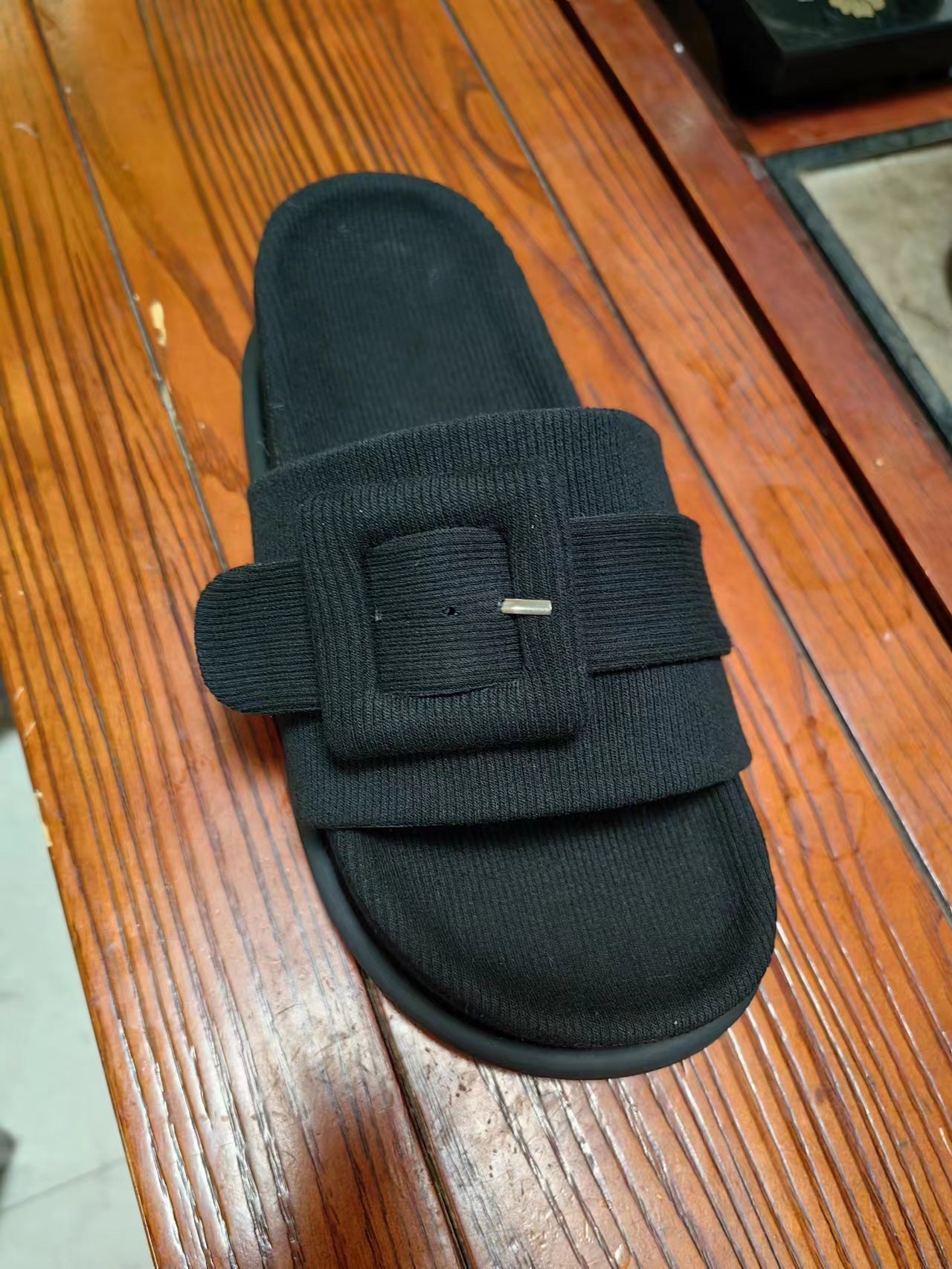 Su Yinyin's Same Classic Style with a Double Buckle, Thick-Soled, Flip-Flop Casual Thong Sandals for Women, Suitable for Summer Outdoor Wear